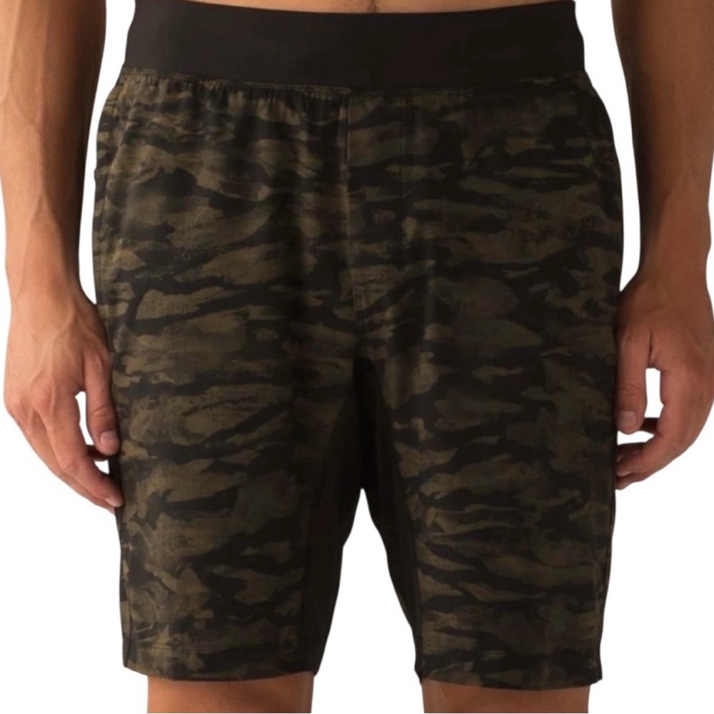 Lululemon Camo Linerless Shorts Green Size M